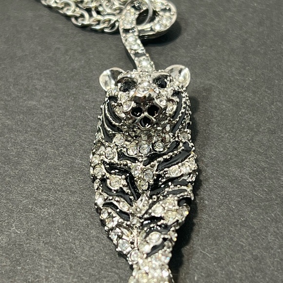 Beautiful Walking Tiger Vintage Necklace with Heavily Crusted Stones - Picture 2 of 7